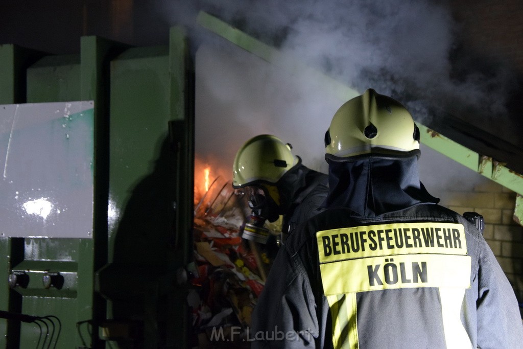 Feuer Papp Presscontainer Koeln Hoehenberg Bochumerstr P376.JPG - Miklos Laubert